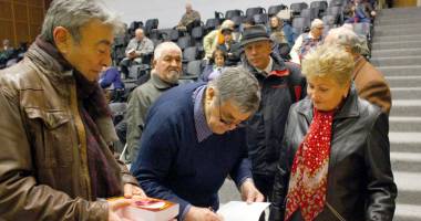 Stire din Cultură-Educație : Un exercițiu tulburător de "Întoarcere către sine", semnat Ioan Roman
