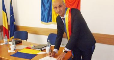 Stire din Politică-Administrație : "Străzile din comuna Lumina vor fi asfaltate. A fost semnat contractul de finanțare"