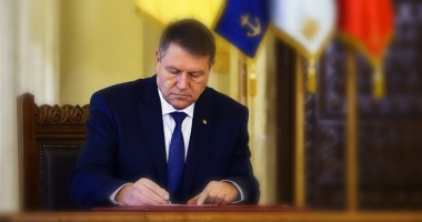 Stire din Politică-Administrație : Legea care modifică Statutul deputaților și senatorilor, promulgată de Iohannis