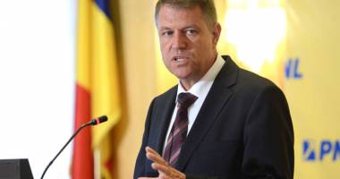Stire din Politică-Administrație : Iohannis a stabilit o perioadă  de tranziție cu Băsescu