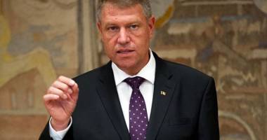 Stire din Politică-Administrație : Iohannis: E o rușine națională - 4.000 de școli nu au autorizație de funcționare