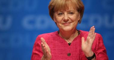 Stire din Politică-Administrație : Angela Merkel l-a felicitat pe Klaus Iohannis