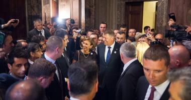 Stire din Cultură-Educație : Studenții bursieri din Italia, de vorbă cu Klaus Iohannis