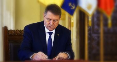 Stire din Politică-Administrație : Iohannis a promulgat legea. Pașapoartele electronice, valabile 10 ani