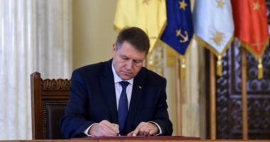 Stire din Politică-Administrație : E oficial. Avem ministru la Sănătate. Iohannis a semnat decretul de numire