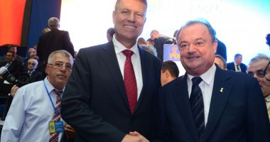 Stire din Politică-Administrație : Iohannis și Blaga se întâlnesc cu membrii ACL  la Casa de Cultură din Constanța