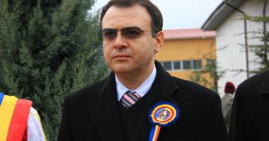 Stire din Politică-Administrație : Prefectul Ion Constantin l-a suspendat din funcție pe Nicușor Constantinescu