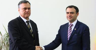 Noul prefect Adrian Nicolaescu a depus jurământul de credință.  "M-am întors acasă după opt ani" - 2