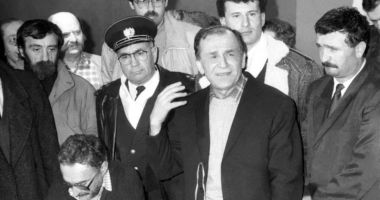 Stire din Eveniment : Dosarul Revoluţiei, retrimis în instanţă! Ion Iliescu, acuzat de infracţiuni contra umanităţii