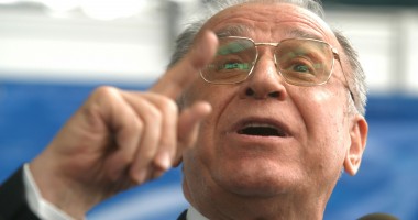 Stire din Politică-Administrație : Ion Iliescu, internat la Spitalul "Elias"