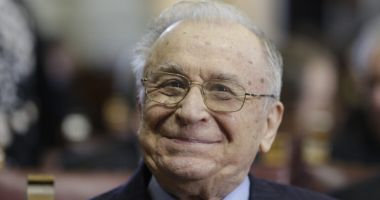 Stire din Actualitate : Ion Iliescu a fost diagnosticat cu cancer pulmonar. Fostul președinte rămâne internat la ATI