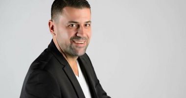 Stire din Cultură-Educație : De vorbă cu Ionuţ Galani: „Ca solist, am satisfacţia că am luat-o pe trepte, nu am ajuns sus cu liftul”