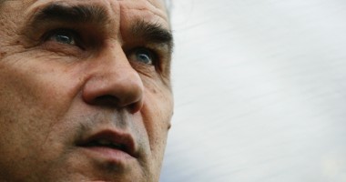 Stire din Politică-Administrație : Anghel Iordănescu candidează la Primăria Generală din partea UNPR
