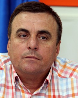 Stire din Politică-Administrație : "Tusac forțează oprirea căldurii la Mangalia"