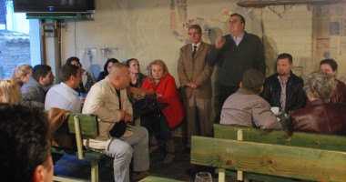 Stire din Politică-Administrație : Zanfir Iorguș și Tănase Barde, în mijlocul cetățenilor din Limanu