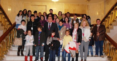 Stire din Politică-Administrație : Deputatul Zanfir Iorguș a plimbat mangalioții la Palatul Parlamentului