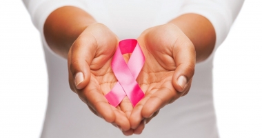 Stire din Sănătate : Cancerul de sân poate fi prevenit. Ce sfaturi oferă specialiștii Iowemed