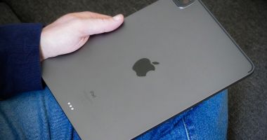 Stire din Tehnologie : Apple vrea să lanseze tablete mai mari, de peste 12,9 inch