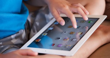 Stire din Sănătate : Un copil de 11 ani are alergie la iPad
