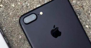 Stire din Tehnologie : Apple va reduce cu 10% producția de iPhone-uri în primul trimestru din 2017