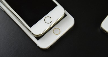 Stire din Tehnologie : FOTOGRAFII cu noile modele iPHONE 6 cu ecran 4.7" și 5.5"