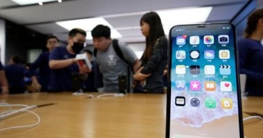 Stire din Tehnologie : Noul iPhone X, fabricat cu elevi forțați să muncească 11 ore pe zi