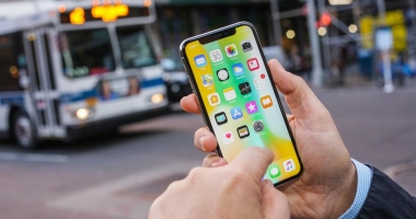 Stire din Tehnologie : iPhone X nu funcționează la frig. Apple promite că va remedia problema