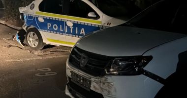 Stire din Eveniment : Un bărbat beat a făcut prăpăd în curtea IPJ. A lovit șase autospeciale și a încercat să fugă