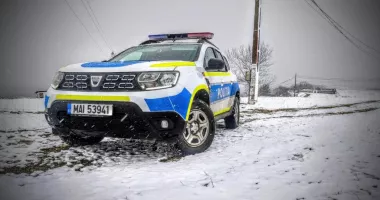 Stire din Social : Polițiștii constănțeni au intervenit pentru șoferii blocați și au monitorizat traficul în ultimele 24 de ore