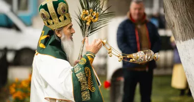 Stire din Cultură-Educație : Maraton de slujbe pentru IPS Teodosie! Floriile aduc și 25 de ani pe tronul Tomisului