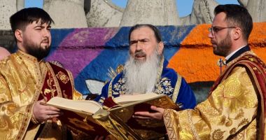Stire din Social : ÎPS Teodosie la Slujba de Sfinție Mare a Apei: “Astăzi să nu mâncaţi, că-i Ajun. Dacă este greu, doar de post după ora 3”