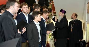 Stire din Cultură-Educație : Ce pilde le-a oferit IPS Teodosie elevilor de la "Traian" și Mihail Kogălniceanu