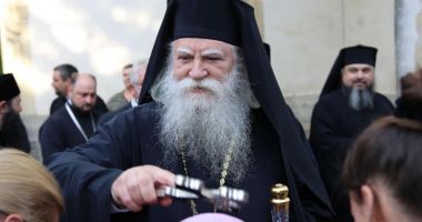 Stire din Social : IPS Calinic, solicitat să dea un sfat în cazul unei femei înșelate de soț, care nu vrea să jure că nu o va mai înșela