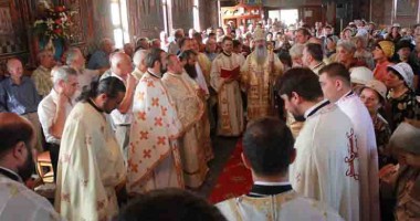 Stire din Cultură-Educație : Oaspeți de seamă la Biserica "Sf. Ilie" din Viile Noi
