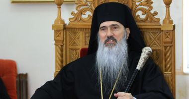 Stire din Social : IPS Teodosie slujeşte alături de „îngerul copiilor”