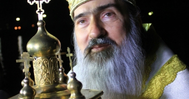 Stire din Cultură-Educație : ÎPS Teodosie le explică credincioșilor constănțeni ce aduce Învierea