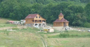 Stire din Cultură-Educație : IPS va oficia la Băneasa