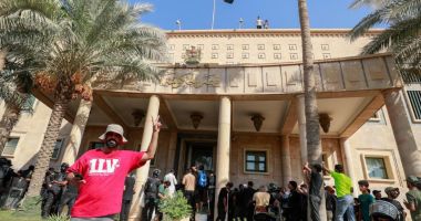 Stire din Actualitate : Stare de ASEDIU în Irak. Clădiri OFICIALE din Bagdad ocupate