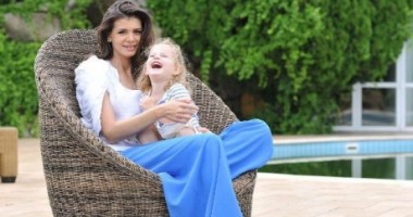 Stire din Monden : Monica Gabor  nu renunță  la custodia  fiicei sale