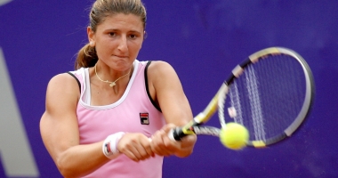 Stire din Sport : Irina Begu s-a calificat în sferturile turneului de la Charleston