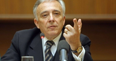 Stire din Politică-Administrație : Iată ce salariu are Guvernatorul BNR, Mugur Isărescu