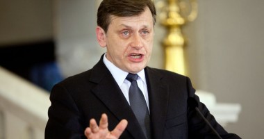 Stire din Politică-Administrație : Își dă Crin Antonescu demisia?