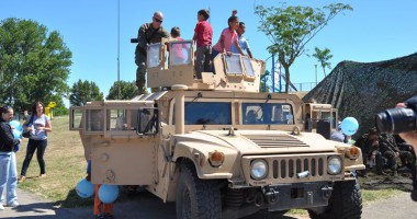 Stire din Eveniment : Militarii de-o șchioapă din Orășelul Piticilor