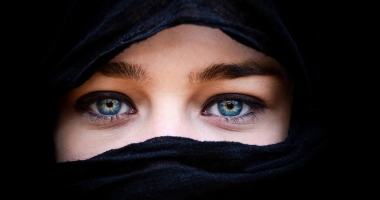 Stire din Actualitate : Turcia ridică interdicția privind purtarea vălului islamic în armată