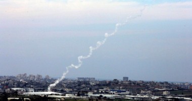 Israel, atacat cu tiruri de rachete