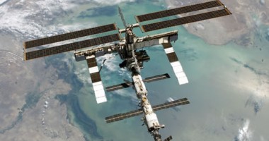 Stire din Actualitate : Alertă din spațiu: O bucată dintr-un vechi satelit rusesc a trecut în mare viteză pe lângă Stația Spațială Internațională