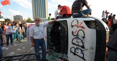 Ciocniri violente între demonstranți și poliție,  la Istanbul - 2