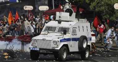 Ciocniri violente între demonstranți și poliție,  la Istanbul - 6