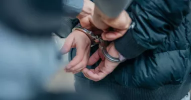 Stire din Eveniment : Doi bărbați arestați pentru camătă și șantaj, după doi ani de teroare asupra localnicilor