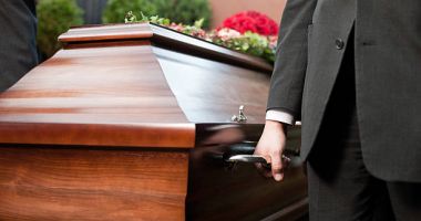 Stire din Actualitate : Patron de pompe funebre, condamnat după ce a ascuns 190 de cadavre și a trimis rudelor cenuşă falsă